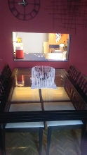  Una bonita y funcional mesa de comedor en acero pintado castao oscur