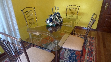 Mesa de comedor + 4 sillas