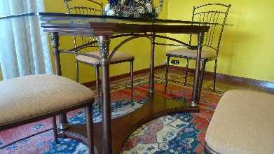 Mesa de comedor + 4 sillas