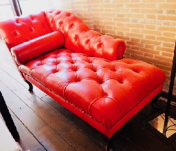 Divan Chester Rojo-Autntic Chesterfield Brand -Cuero 