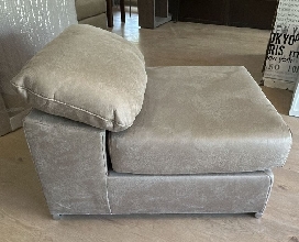 PUFF CHAISLONGUE SUELTO CON BRAZO