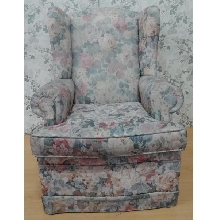 SILLON OREJERO ESTAMPADO FLORES USADO