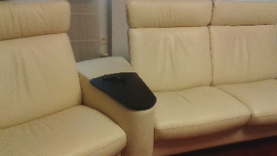 Sof STRESSLESS piel color crema asientos reclinables.