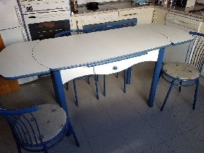 Mesa y sillas de cocina