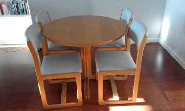 Mesa y sillas de BIOK