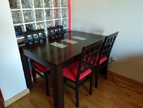 Mesa y sillas de comedor