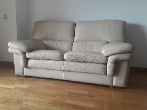 sofa de cuero blanco beige