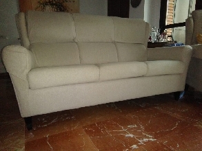 Conjunto de un sof y sillones