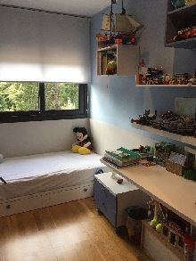Habitacin nio ( cama, escritorio, y cubos pared)