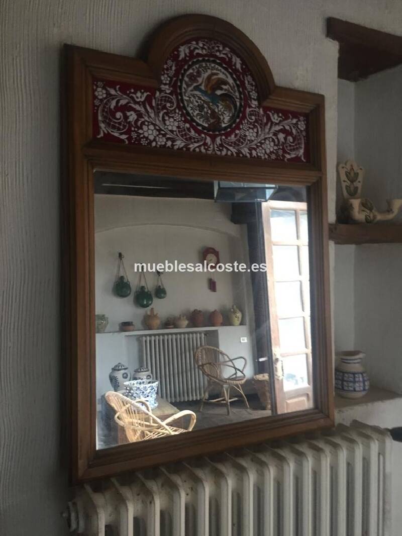 Espejo antiguo con parte superior esmaltada