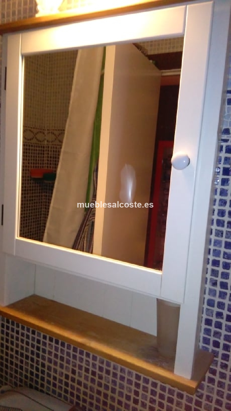 mueble con espejo de bao vintage de IKEA