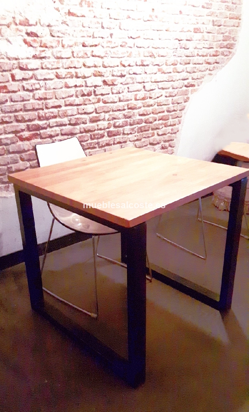 Mesa madera y hierro cuadrada