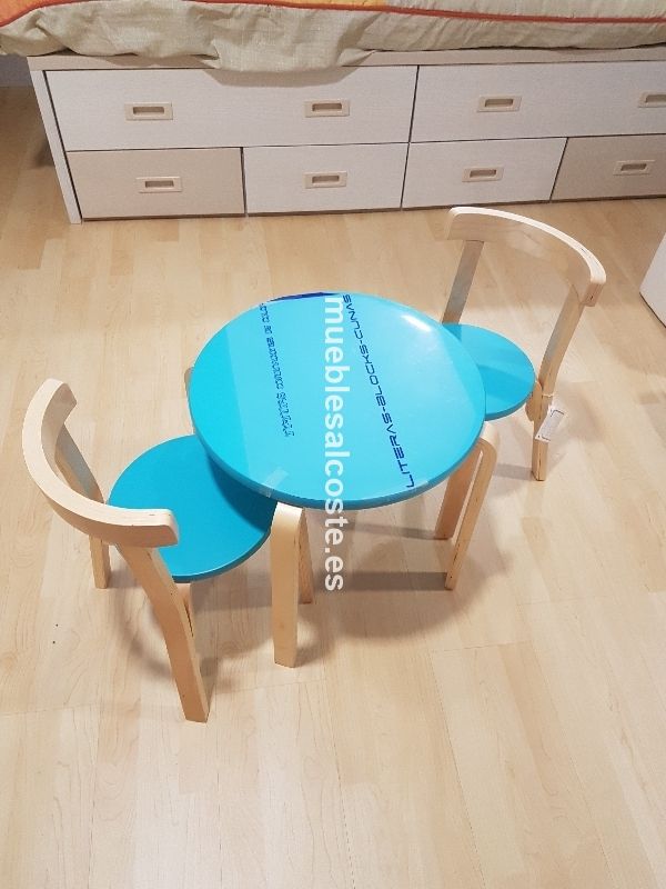 Conjunto Infantil Mesa mas dos sillas madera color natural y azul