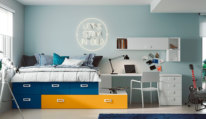 Dormitorio juvenil de estilo moderno en blanc, amarillo y azul rtico